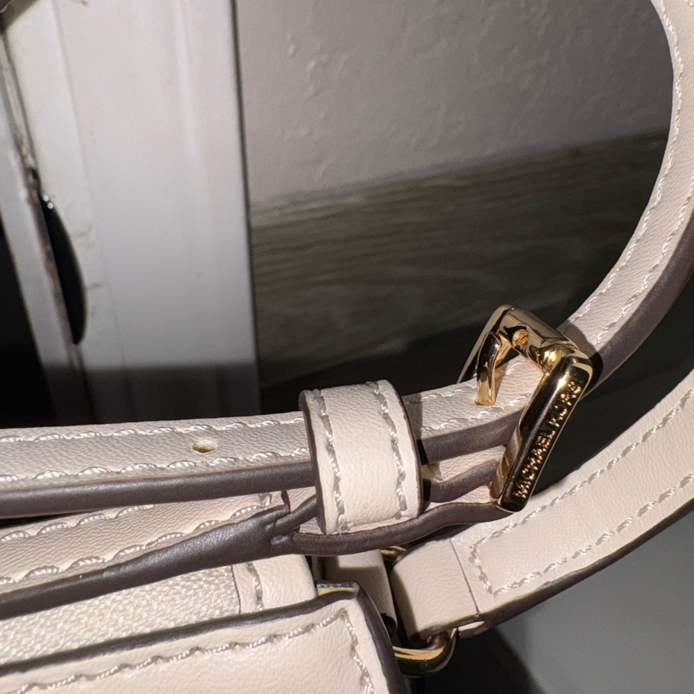 Michael Kors Off-White Crossbody Bag NWT MSRP $228 - Picture 9 of 10